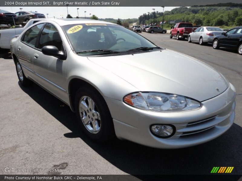 Front 3/4 View of 2004 Intrepid SXT