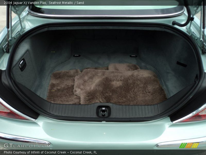  2004 XJ Vanden Plas Trunk