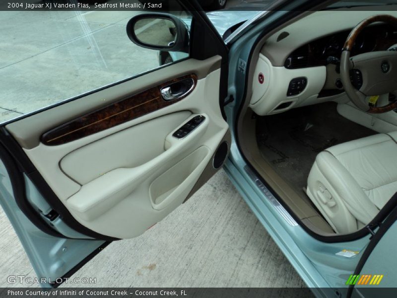 Seafrost Metallic / Sand 2004 Jaguar XJ Vanden Plas