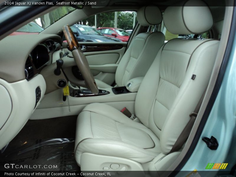  2004 XJ Vanden Plas Sand Interior