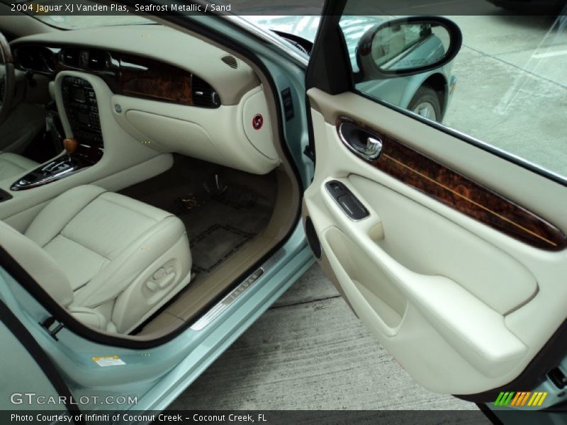 Seafrost Metallic / Sand 2004 Jaguar XJ Vanden Plas