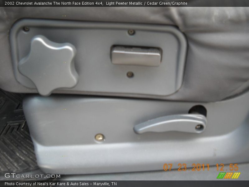 Light Pewter Metallic / Cedar Green/Graphite 2002 Chevrolet Avalanche The North Face Edition 4x4