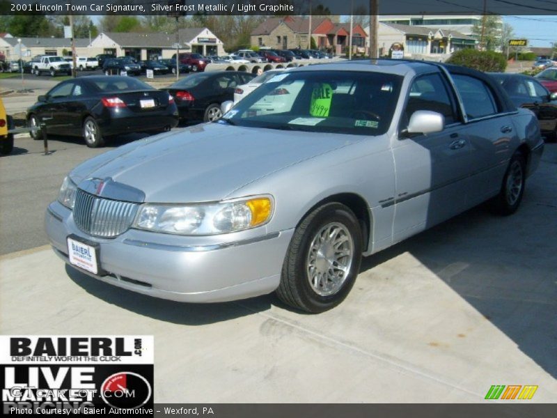 Silver Frost Metallic / Light Graphite 2001 Lincoln Town Car Signature