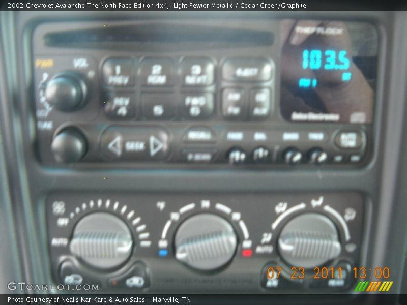 Light Pewter Metallic / Cedar Green/Graphite 2002 Chevrolet Avalanche The North Face Edition 4x4