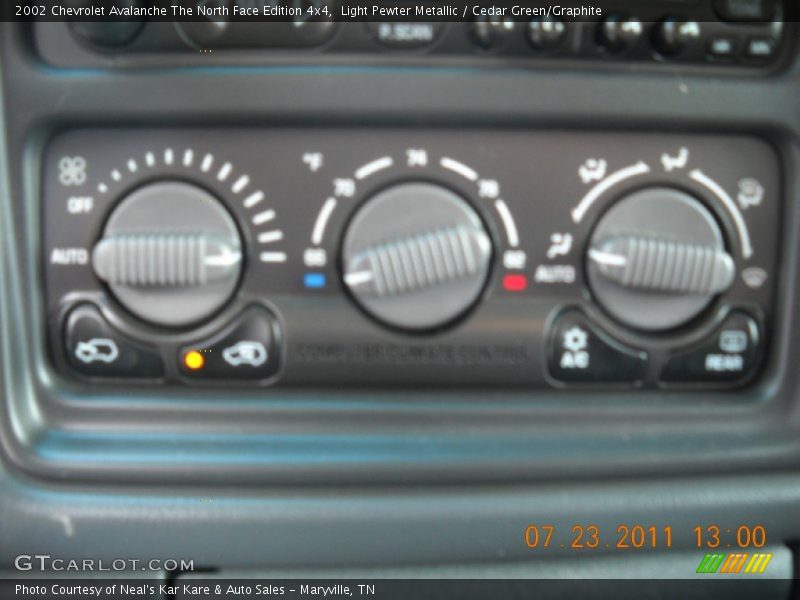Light Pewter Metallic / Cedar Green/Graphite 2002 Chevrolet Avalanche The North Face Edition 4x4