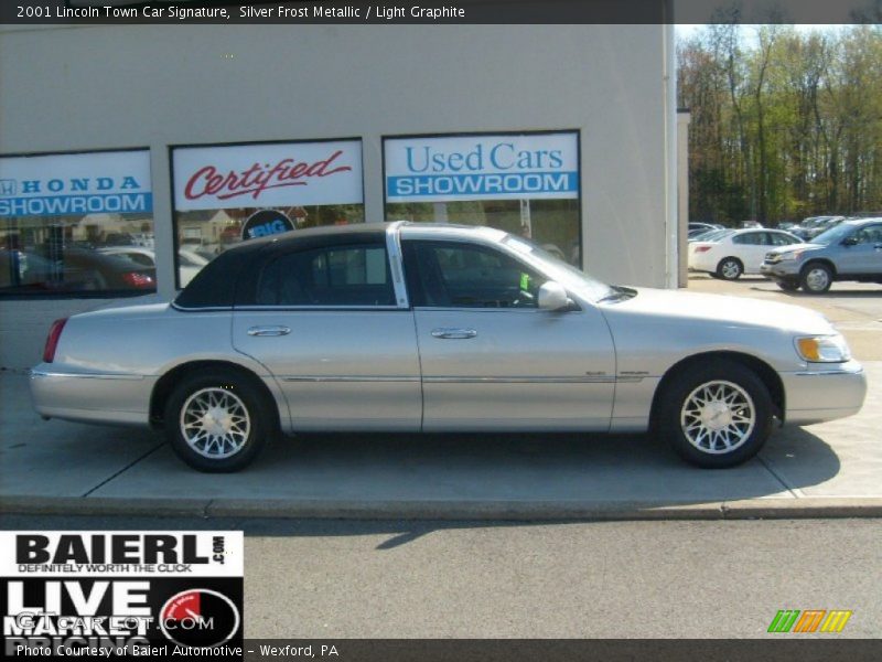 Silver Frost Metallic / Light Graphite 2001 Lincoln Town Car Signature