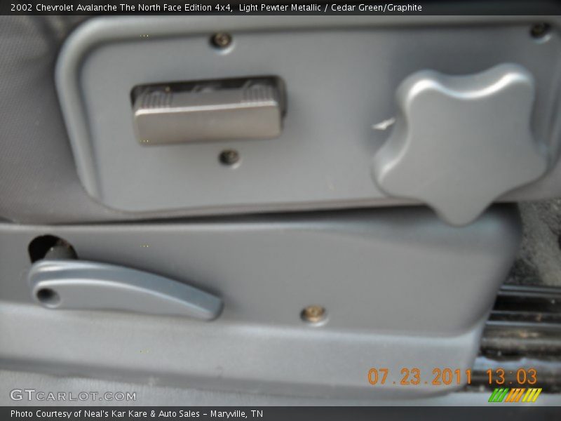 Light Pewter Metallic / Cedar Green/Graphite 2002 Chevrolet Avalanche The North Face Edition 4x4