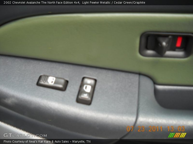 Light Pewter Metallic / Cedar Green/Graphite 2002 Chevrolet Avalanche The North Face Edition 4x4