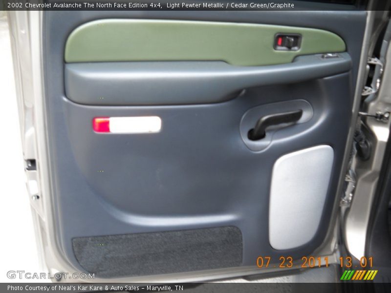 Light Pewter Metallic / Cedar Green/Graphite 2002 Chevrolet Avalanche The North Face Edition 4x4