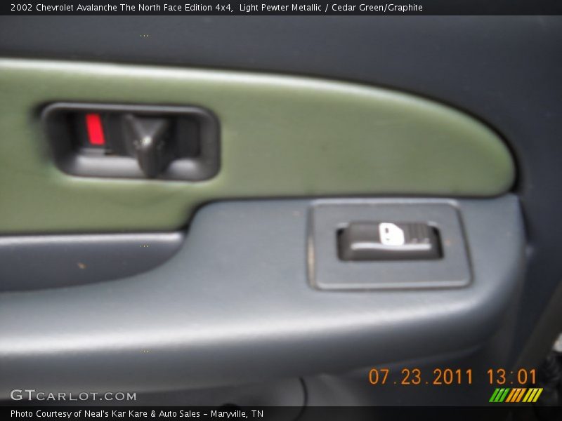 Light Pewter Metallic / Cedar Green/Graphite 2002 Chevrolet Avalanche The North Face Edition 4x4