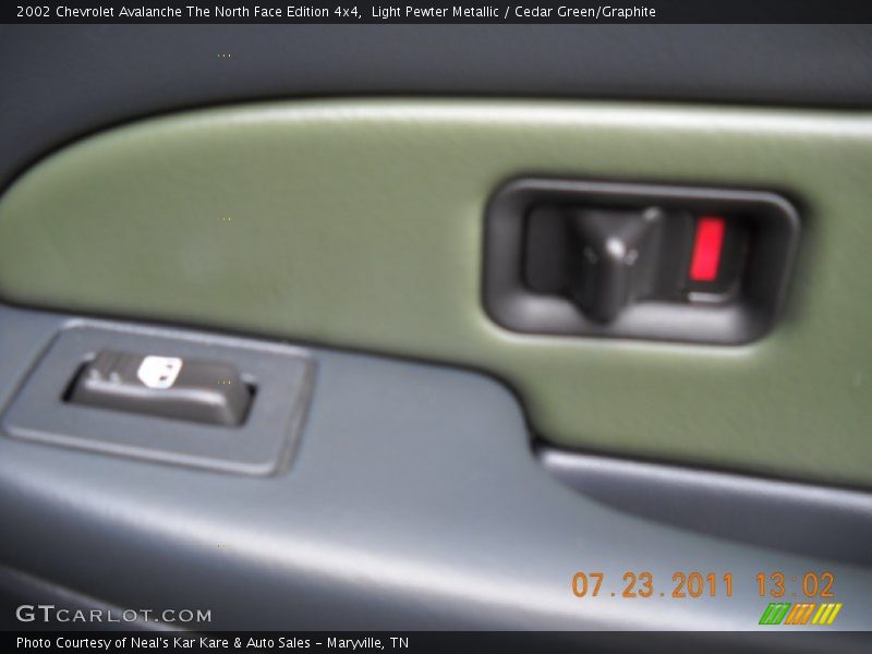 Light Pewter Metallic / Cedar Green/Graphite 2002 Chevrolet Avalanche The North Face Edition 4x4