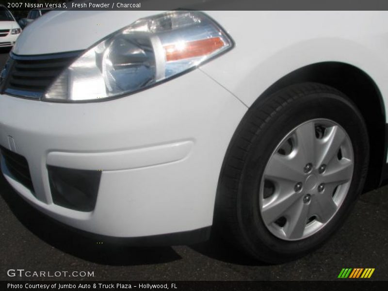 Fresh Powder / Charcoal 2007 Nissan Versa S