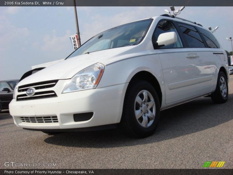 White / Gray 2006 Kia Sedona EX