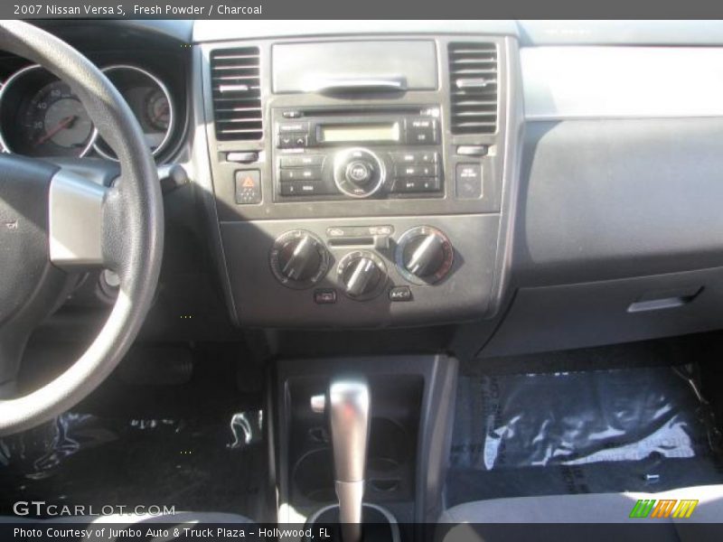 Fresh Powder / Charcoal 2007 Nissan Versa S
