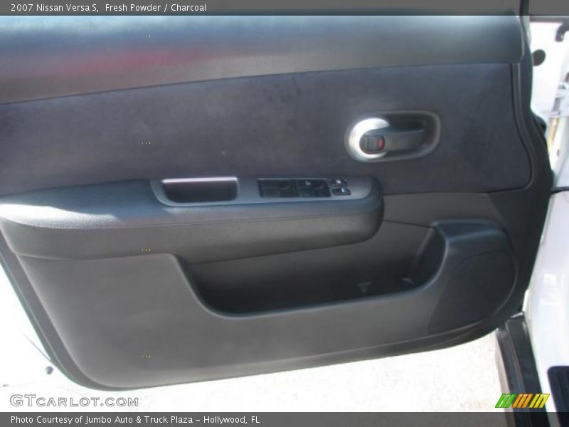 Fresh Powder / Charcoal 2007 Nissan Versa S