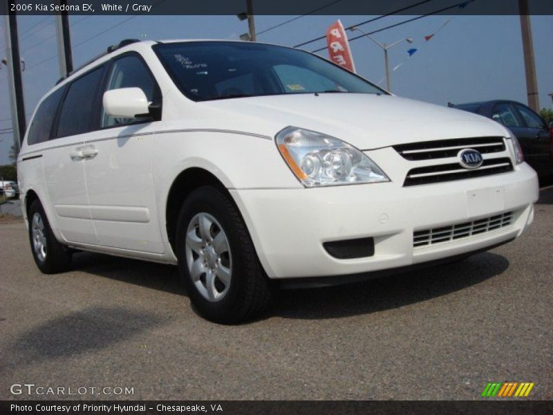 White / Gray 2006 Kia Sedona EX