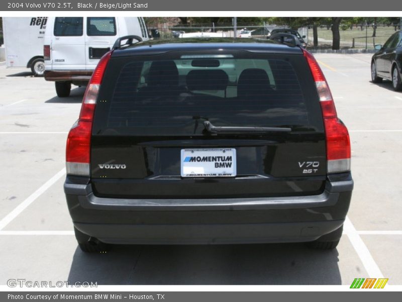 Black / Beige/Light Sand 2004 Volvo V70 2.5T