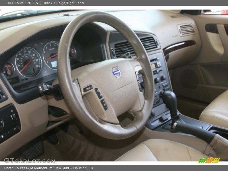  2004 V70 2.5T Beige/Light Sand Interior
