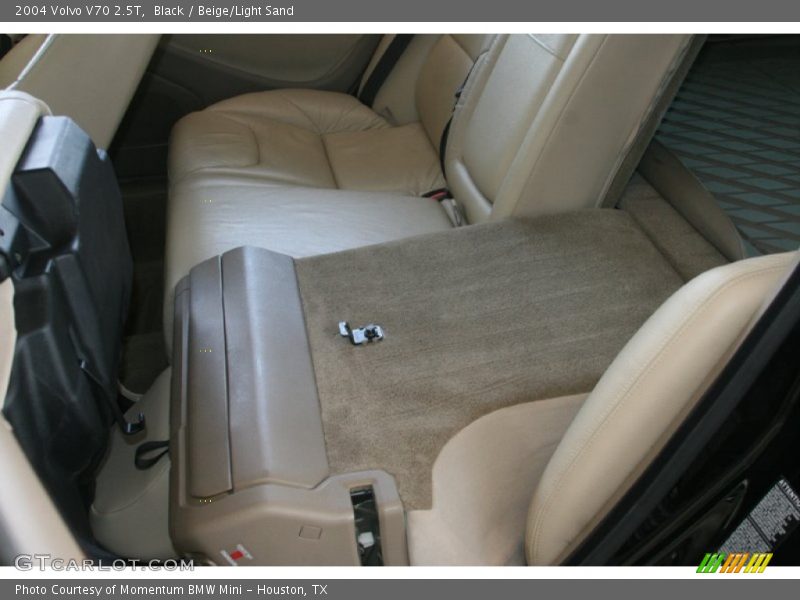 Black / Beige/Light Sand 2004 Volvo V70 2.5T