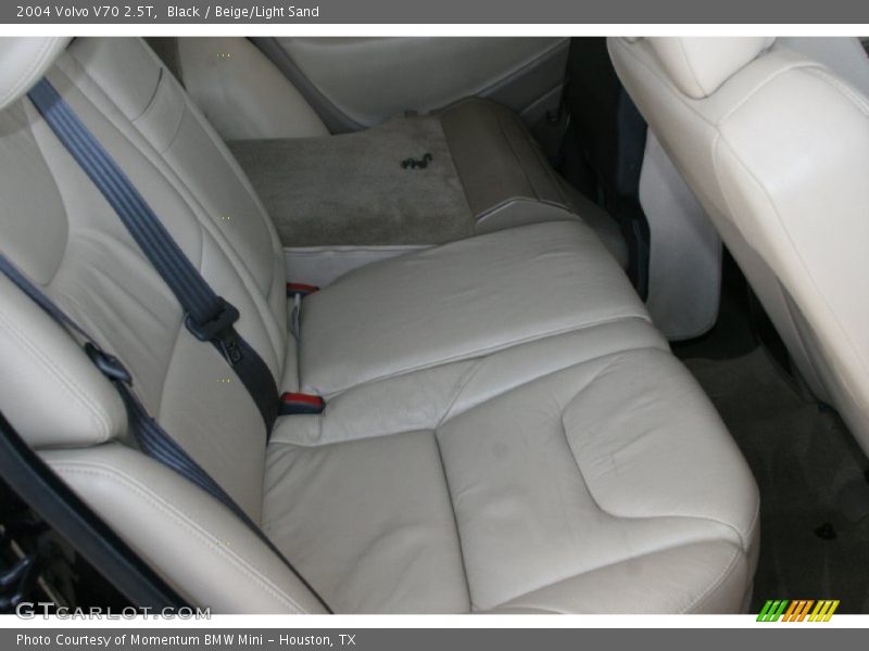Black / Beige/Light Sand 2004 Volvo V70 2.5T