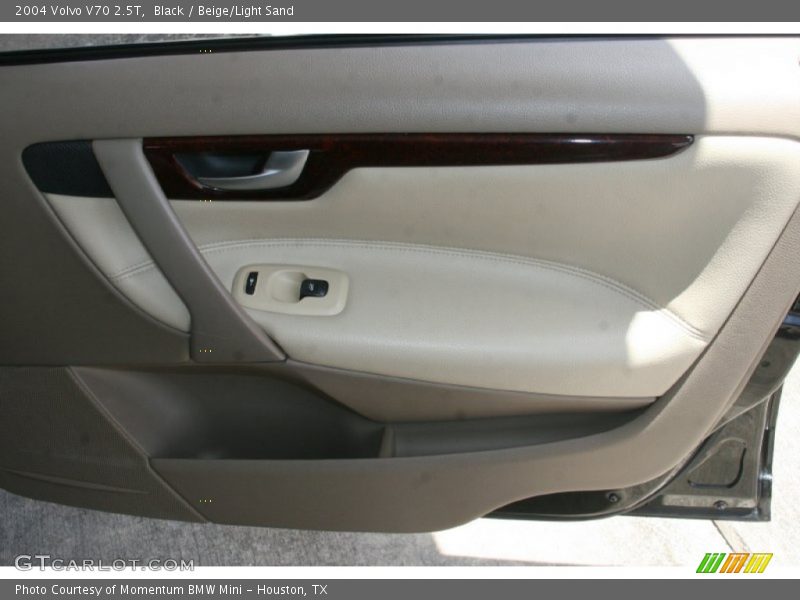 Black / Beige/Light Sand 2004 Volvo V70 2.5T