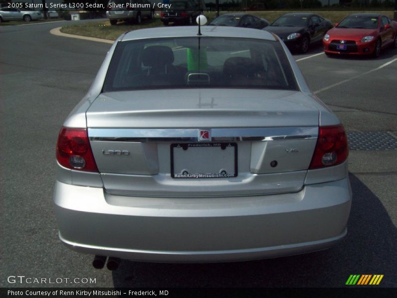 Silver Platinum / Grey 2005 Saturn L Series L300 Sedan