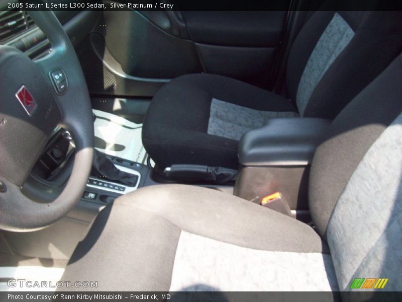 Silver Platinum / Grey 2005 Saturn L Series L300 Sedan