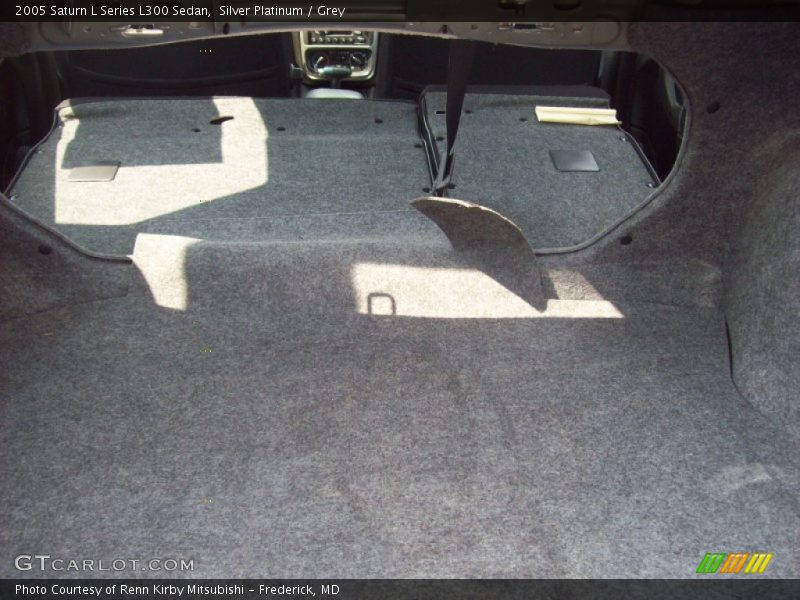 Silver Platinum / Grey 2005 Saturn L Series L300 Sedan