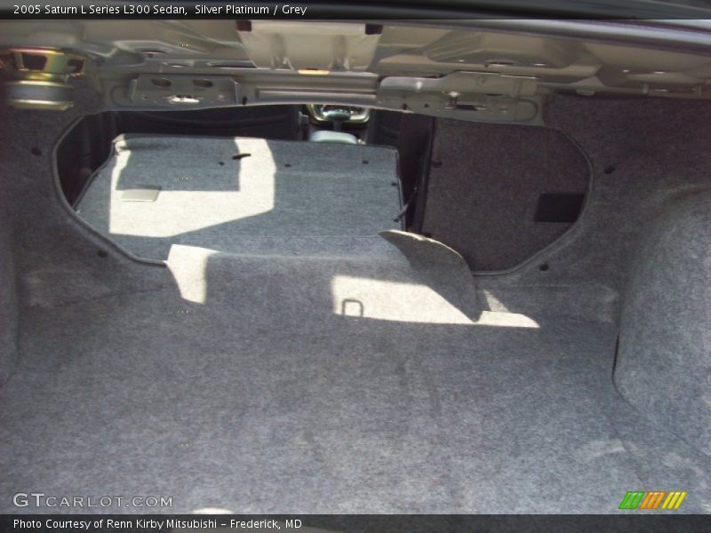 Silver Platinum / Grey 2005 Saturn L Series L300 Sedan