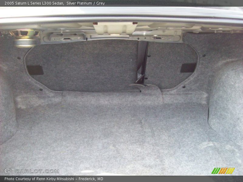 Silver Platinum / Grey 2005 Saturn L Series L300 Sedan