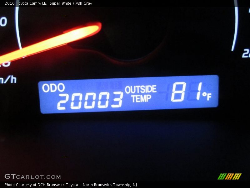 Super White / Ash Gray 2010 Toyota Camry LE