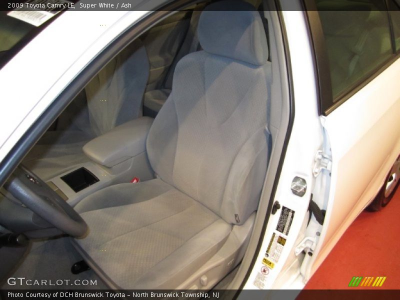 Super White / Ash 2009 Toyota Camry LE