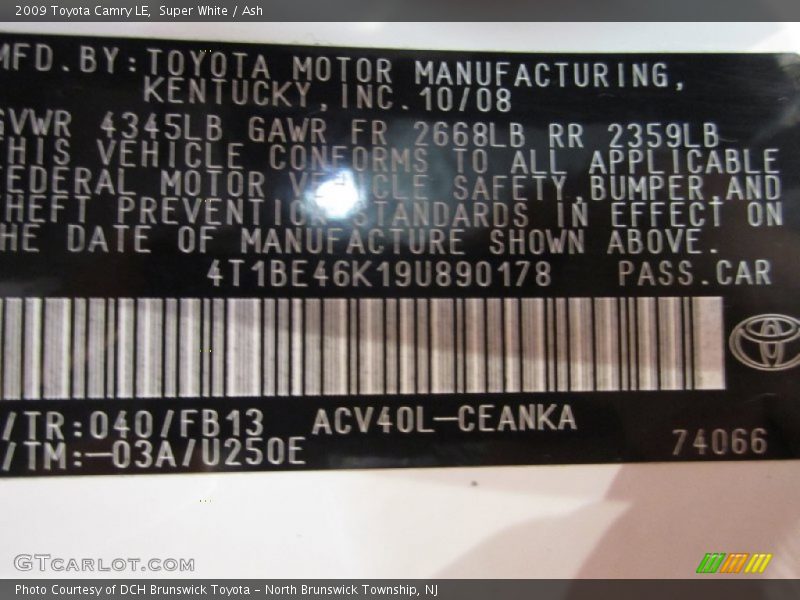 Super White / Ash 2009 Toyota Camry LE