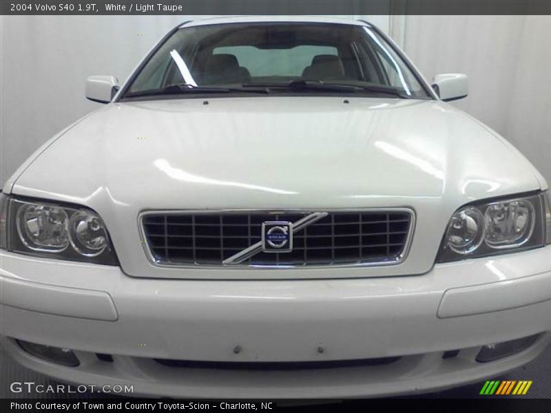 White / Light Taupe 2004 Volvo S40 1.9T
