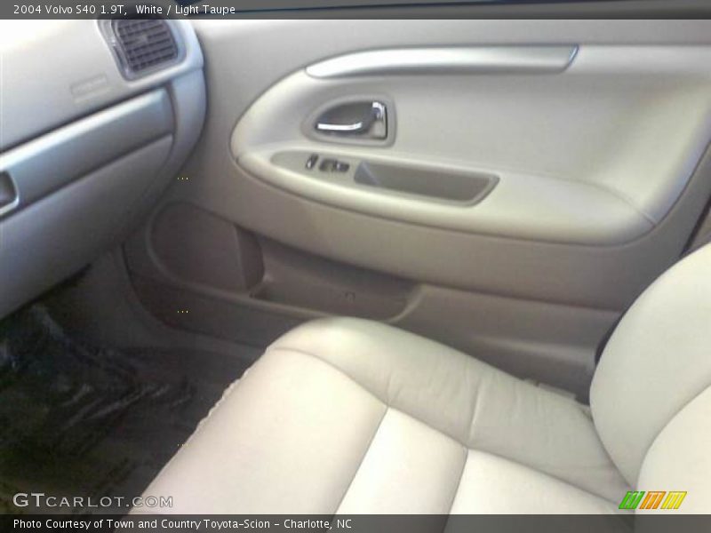 White / Light Taupe 2004 Volvo S40 1.9T