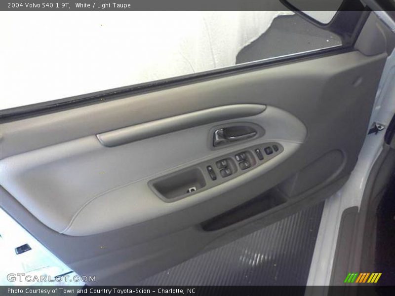 White / Light Taupe 2004 Volvo S40 1.9T