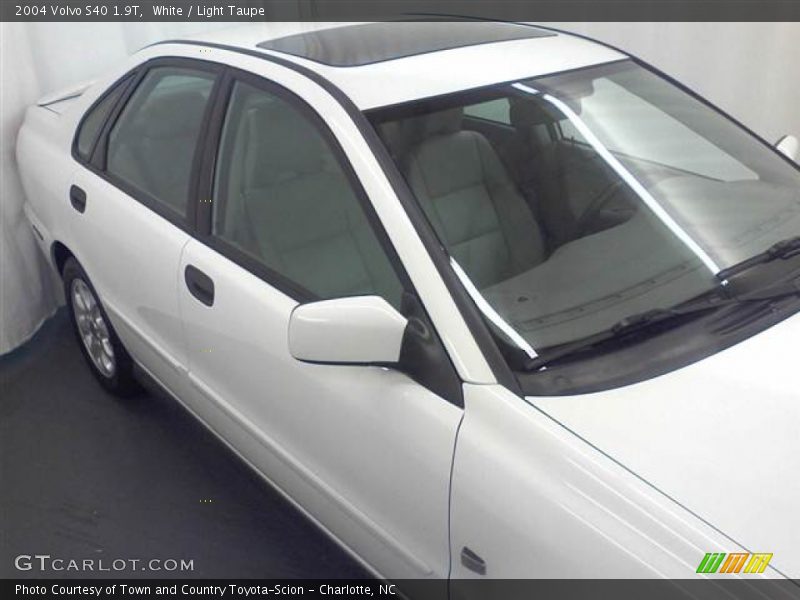 White / Light Taupe 2004 Volvo S40 1.9T