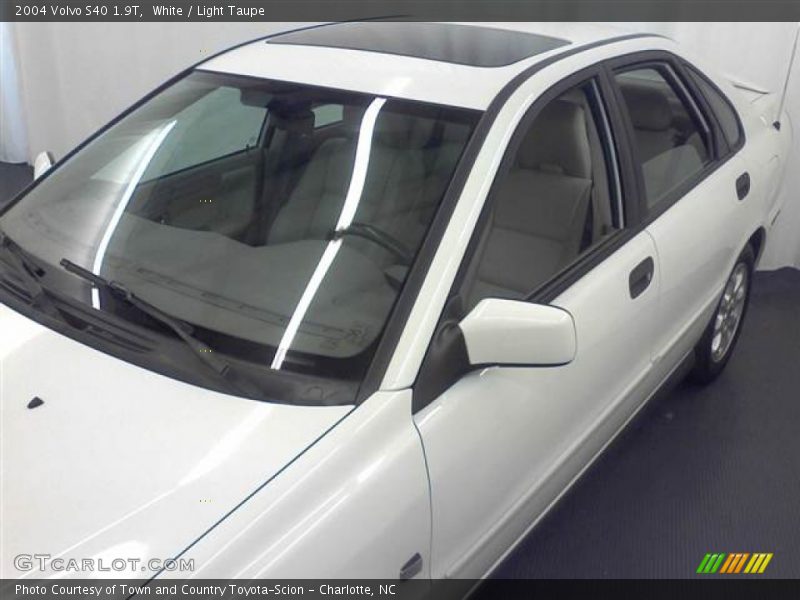 White / Light Taupe 2004 Volvo S40 1.9T