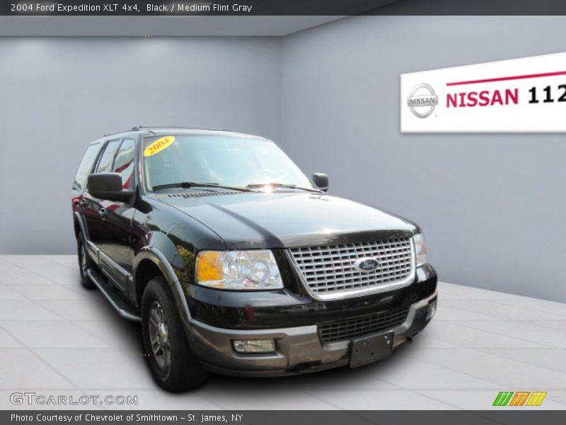 Black / Medium Flint Gray 2004 Ford Expedition XLT 4x4