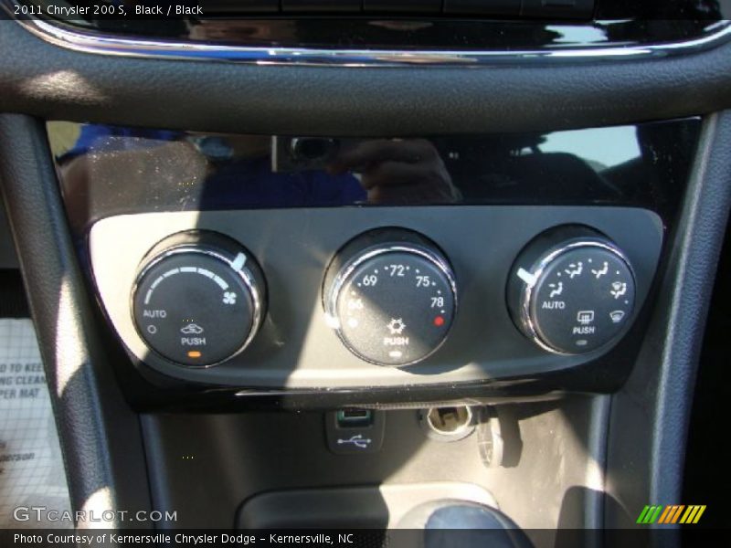 Controls of 2011 200 S