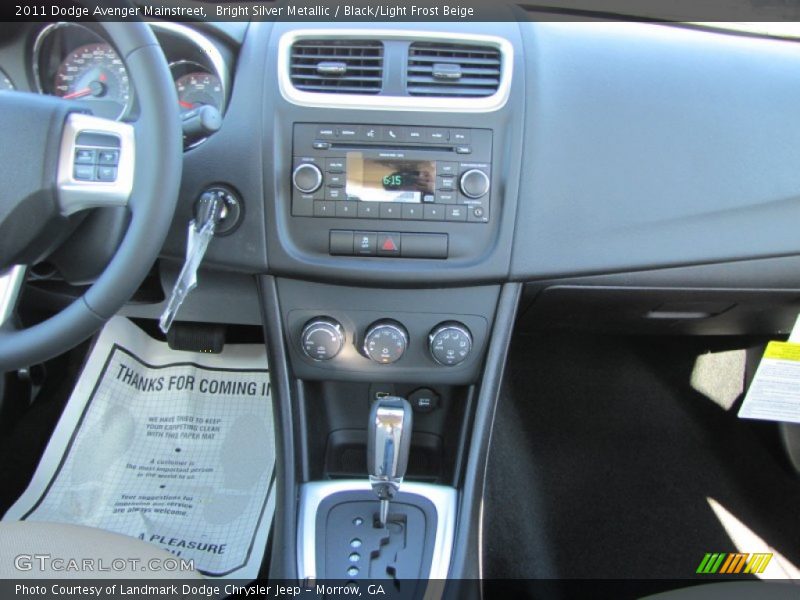 Bright Silver Metallic / Black/Light Frost Beige 2011 Dodge Avenger Mainstreet