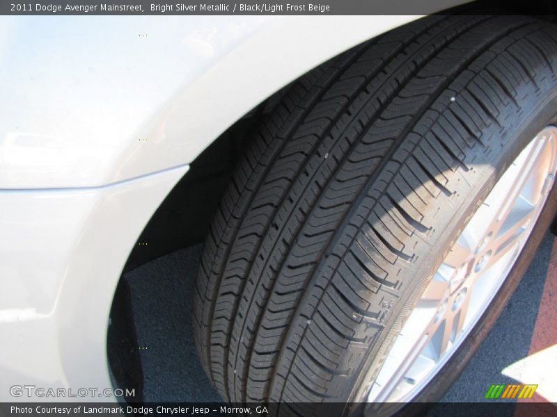 Bright Silver Metallic / Black/Light Frost Beige 2011 Dodge Avenger Mainstreet