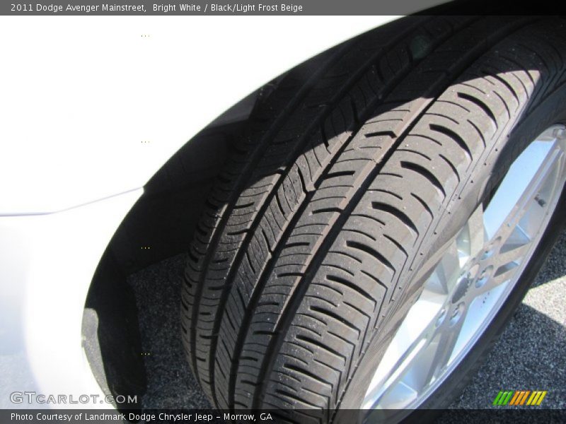 Bright White / Black/Light Frost Beige 2011 Dodge Avenger Mainstreet