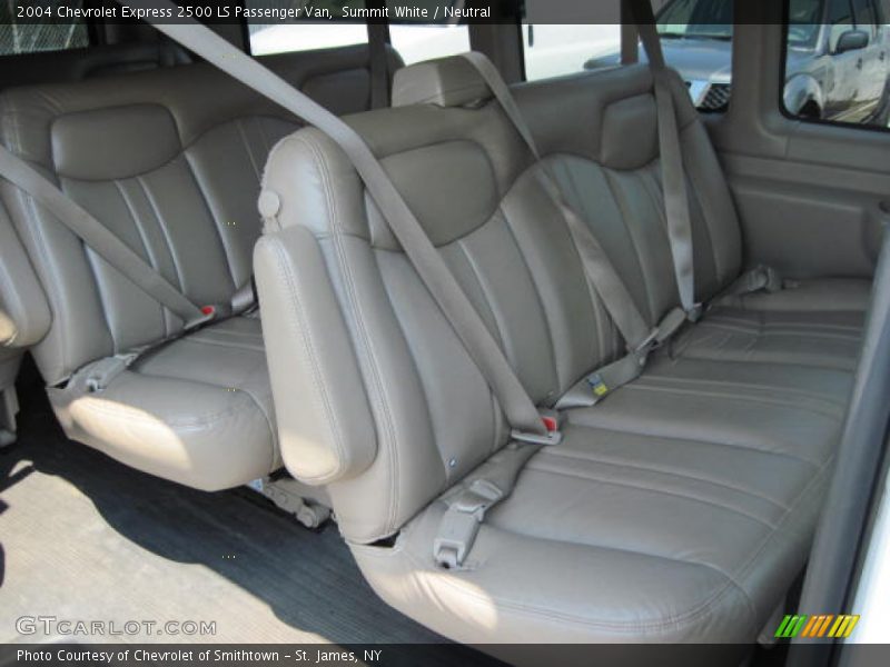  2004 Express 2500 LS Passenger Van Neutral Interior
