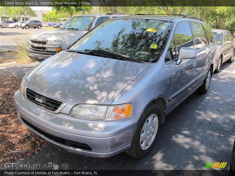 Front 3/4 View of 1999 Oasis S