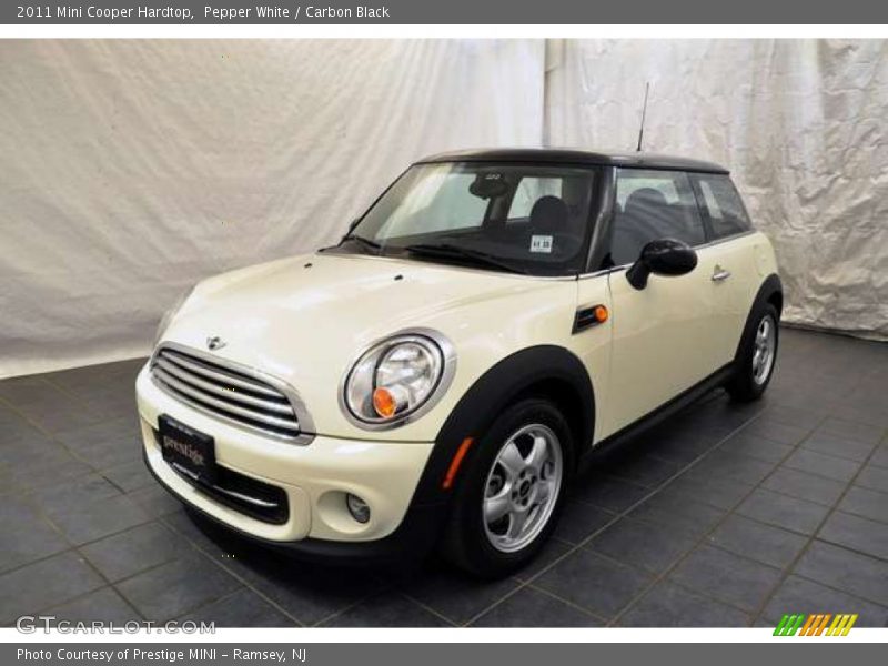 Pepper White / Carbon Black 2011 Mini Cooper Hardtop