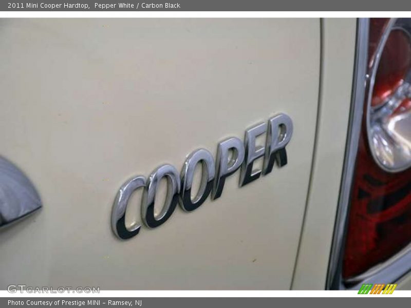 Pepper White / Carbon Black 2011 Mini Cooper Hardtop