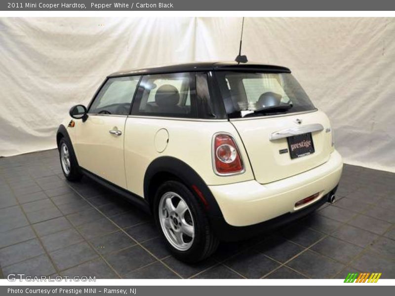 Pepper White / Carbon Black 2011 Mini Cooper Hardtop