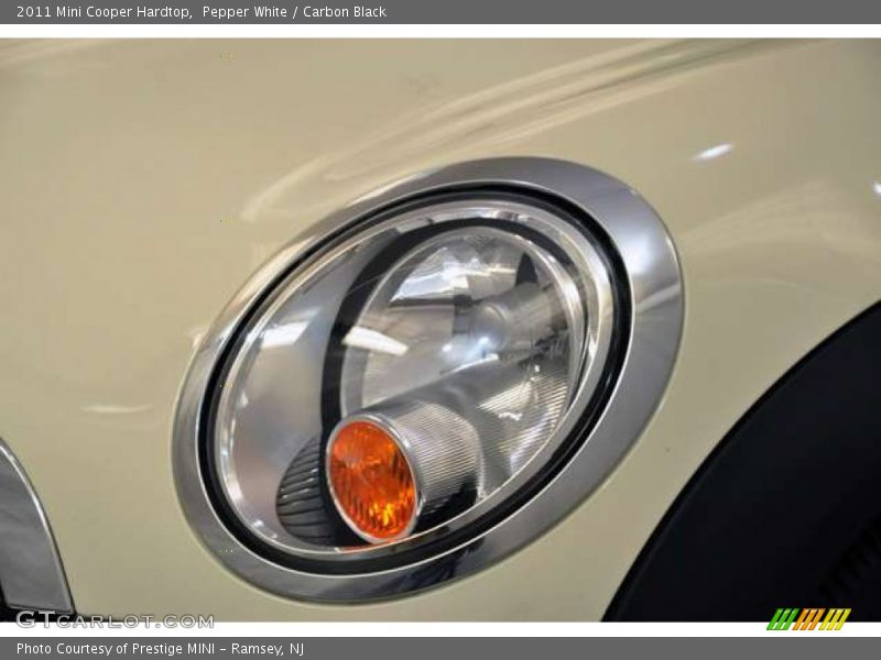 Pepper White / Carbon Black 2011 Mini Cooper Hardtop