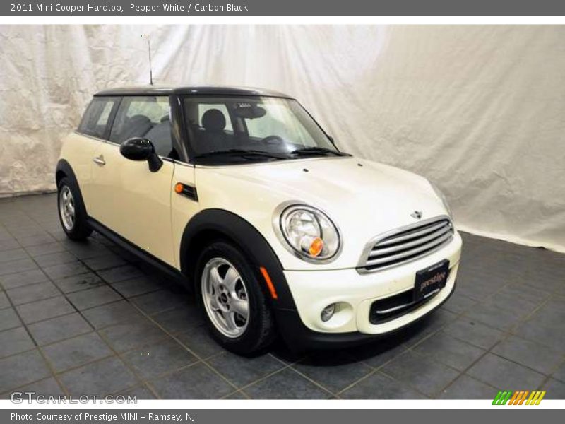 Pepper White / Carbon Black 2011 Mini Cooper Hardtop